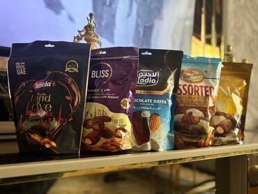 Quruducular: Əsl Dubay şokoladı tam budur🤌🏻🍫 İçərisi xurmalı, badamlı. Ağ şokoladla