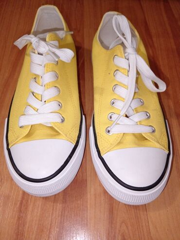 bele patike i odelo: 38, color - Yellow