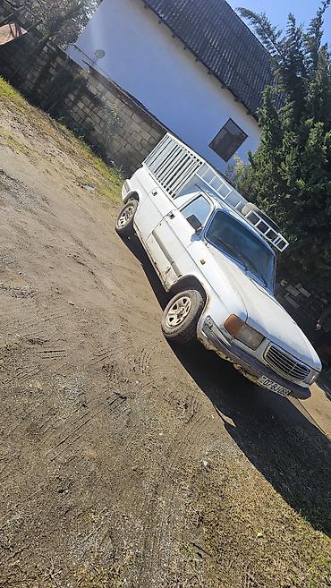 QAZ: QAZ 3110: 2.4 l | 1998 il Sedan — 2