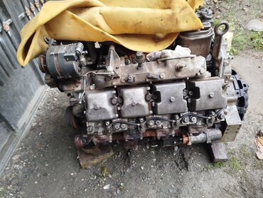 Sbor motorlar və silindr başlıqları: Ağır texnika üçün dizel mühərriki - 6 silindrli, V tipli quruluş - — 1