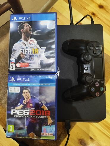 plesdeyşn 4: PS4 Slim 1tb. Üstündə Fifa 18 və Pes 2018. Konsol və oyun diskləri