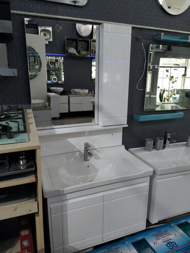 hamam ref: Ağ rəngli vanna otağı mebel dəsti – lavabo, şkaf və güzgü paneli ilə