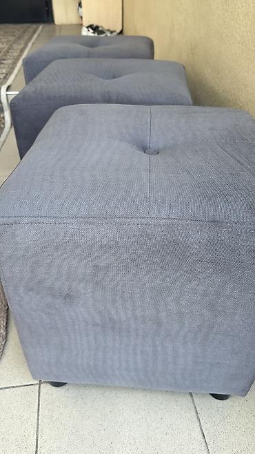 Пуфики: Элегантная банкетка прямоугольной формы, обтянутая мягкой тканью — 22