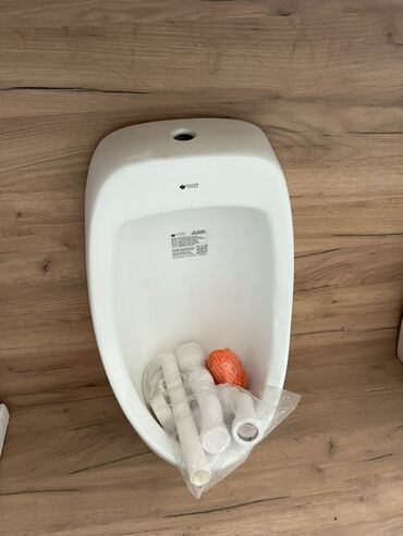 унитаз новый: Писсуар настенный VitrA (керамика, белый) - Материал: сантехнический