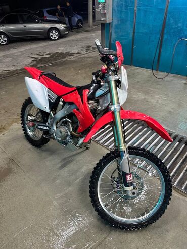 Перчатки: HONDA CRF250X — эксклюзивная внедорожная модель, продаваемая на