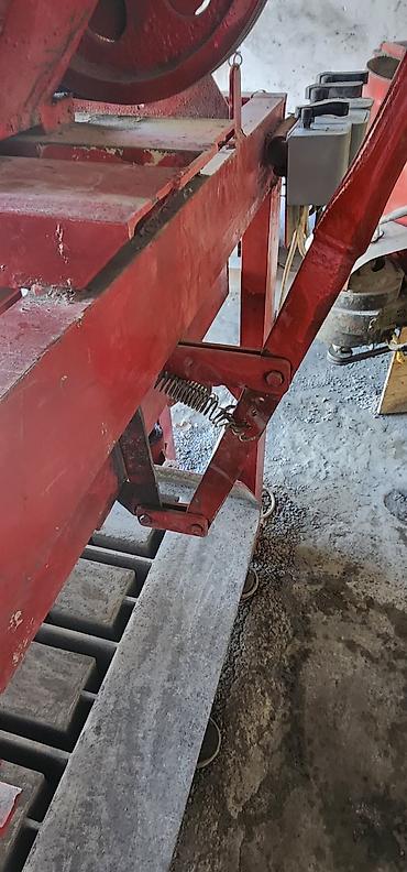 Производство брусчатки: Пескоблок чыгарган станок сатылат. 20 жана 15 размердеги матрицалары — 5