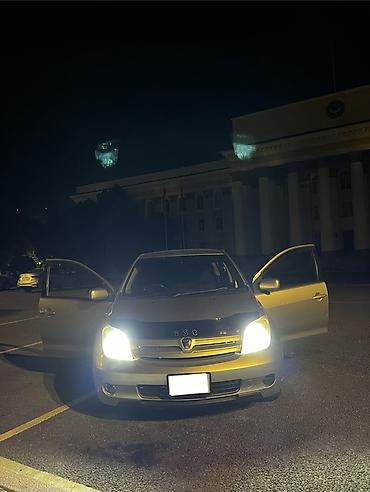 салон марк 2: Toyota Ist: 2002 г., 1.5 л, Автомат, Бензин, Хэтчбэк — 4