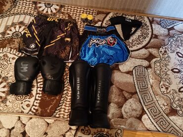 İdman formaları: Herkese salam kickboxing ləvazimatlarıdır ve herbiri yaxsı