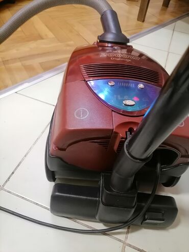 Klasični usisivači: Usisivač SAMSUNG 2000 w na papirnu kesu. Odličan
 Mirjevo — 2