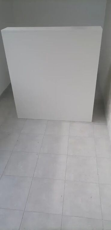 Ostali nameštaj: Pult 7 Materijal i Dekor: Izrađuje se od univera debljine 18mm u — 2
