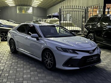 машины дешево: Toyota Camry: 2022 г., 2.5 л, Автомат, Гибрид, Седан