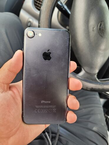 Apple iPhone: IPhone 7, Б/у, 32 ГБ, Черный, 70 %