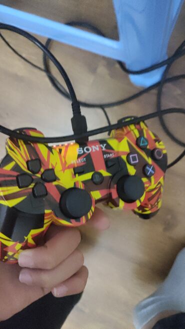 sony srs: Qara rəngli Sony PlayStation 3 super silim oyun konsolu.Cox YAXSI