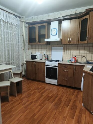 кара балта продаю квартиру: 2 комнаты, 55 м², Индивидуалка, 1 этаж, Старый ремонт