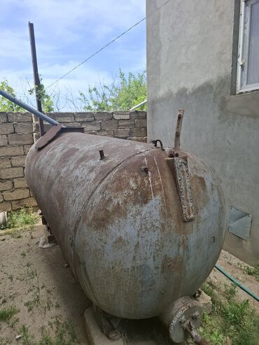 Su təchizatı: Su çəni satılır 3 ton yarımdır maşınada quraşdırmağ mümkündür qiymətdə