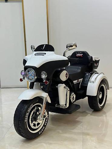 oyuncaq it: Yeni model uşaq elektrik motosikleti. üç təkərli akkumulyatorlu uşaq — 9