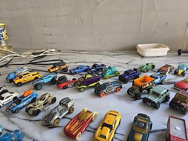 оптом куплю: Продам машинки Hotwheels разом в 1 руки. 
более 100 шт — 5