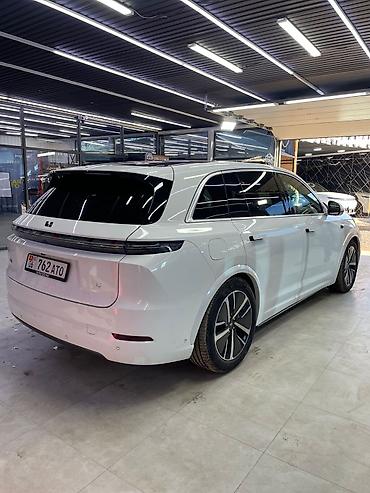 Lixiang: Lixiang L7: 2024 г., 1.5 л, Робот, Гибрид, Кроссовер — 2