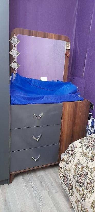 bed: Yataq otağı və ya qonaq otağı üçün mebel dəsti. Dəstə aşağıdakı — 7