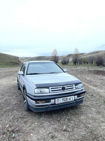 Volkswagen: Volkswagen Vento: 1993 г., 1.8 л, Механика, Бензин, Седан