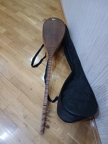 Саз: Saz (bağlama) – yumurta formalı rezonans korpusu və uzun saplı model — 1