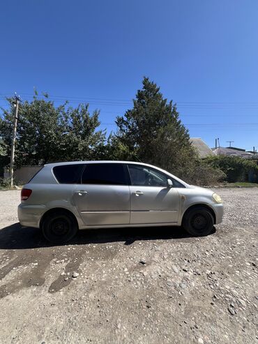 Toyota: Toyota Avensis Verso: 2003 г., 2 л, Механика, Дизель, Минивэн