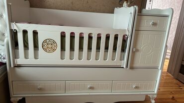 uwaq ucun manej: Для девочки и мальчика, Четырехугольная, Колыбель, Без бортиков, Без матраса, Без механизма качания