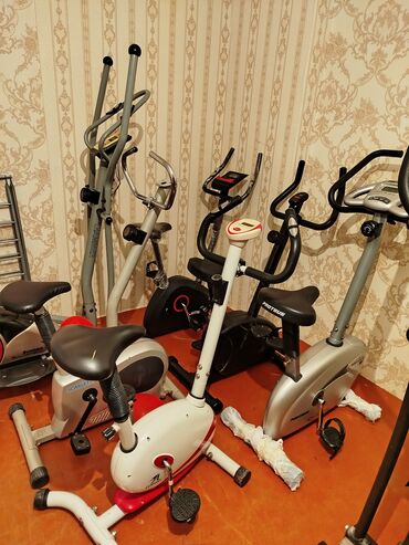 Velotrenajorlar: Müxtəlif markalardan olan bir neçə velotrenajor və elliptik trenajor