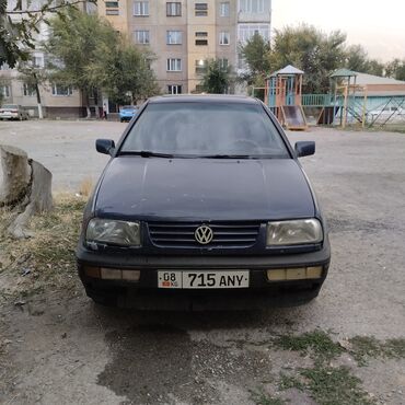 Volkswagen: Volkswagen Vento: 1993 г., 1.8 л, Механика, Бензин, Седан