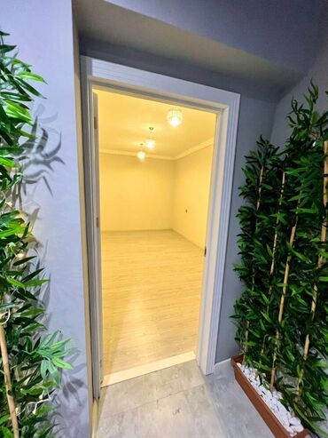 Ofislər: 28 may metrosuna yaxin tehsil nazirliyine yaxin 9 mertebeli binanın — 7