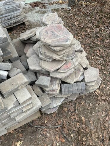 Отдам даром: Тротуарная плитка (разборка), разные формы и размеры. Описание: - — 24