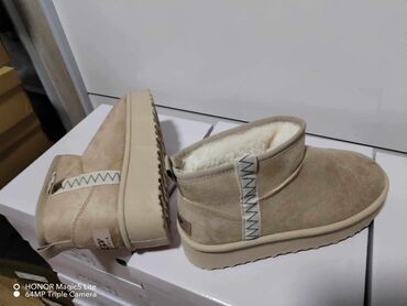 ugg debeli djon: Br.40