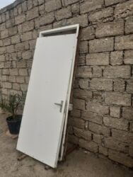 Фурнитура и комплектующие: Seyf qapı satılır.Hundurluyu 2m 20sm eni 94sm