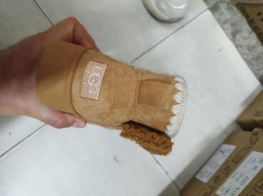 Ugg obuća: Ugg mini čizme, bоја - Bež — 10