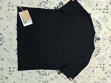 Футболки: Черная футболка с минималистичным логотипом спереди. - Цвет: черный - — 8