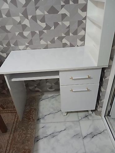 ref: Düz masa, Stulsuz, Polkalı, Siyirməli, Sadə laminat — 2