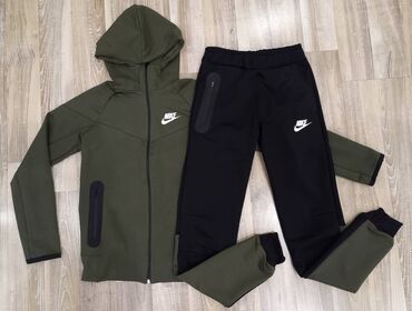 Gornji i donji deo: Nike ženska trenerka

Novo
Pamuk
Veličine xs s m l — 10