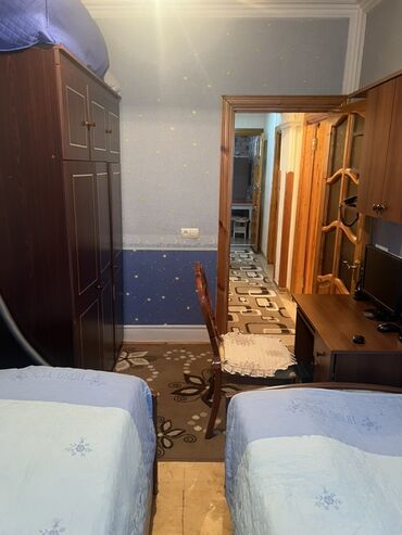 Köhnə tikili: Gəncə şəhəri Heydər Əliyev prospekti 32 nömrəli orta məktəbin qarşısı -da lalafo.az — 3 Köhnə tikili: Gəncə şəhəri Heydər Əliyev prospekti 32 nömrəli orta məktəbin qarşısı — 3