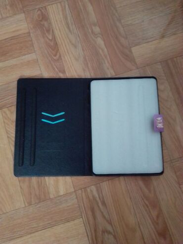 Чехлы и сумки для ноутбуков: Продам чехол для планшета. Диагональ 27см, ширина 17 см, длина 22см
