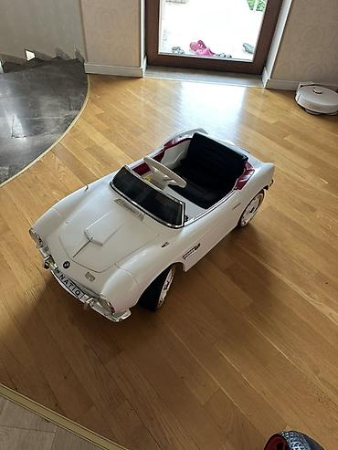 Uşaq üçün elektrik maşınları: Uşaq üçün elektrikli minik maşını – klassik roadster dizaynı - Rəng — 2