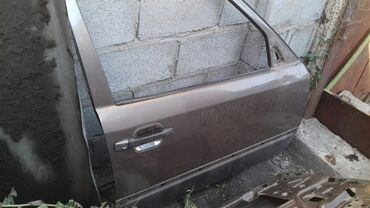 мерседес 124 универсал в Кыргызстан | Автозапчасти: Продаю двери на мерс 124 седан передняя и задняя левая и правая и на
