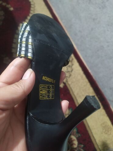 черная обувь: Ошиблась с размером