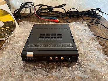 mini dv kamera: Canopus ADVC-300 — peşəkar analoq-rəqəmsal video konvertoru. VHS — 8