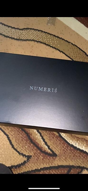 Кроссовки NUMERIS, белого цвета. Модель выполнена в низком силуэте с