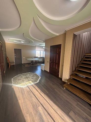 Посуточная аренда домов: Сдаю в аренду просторный дом с современной кухней-гостиной. - Кухня — 4