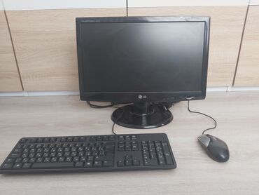 komputer monitorlari: Monitor və klaviatura, siçan periferalları. Hamısı yaxşı vəziyyətdə