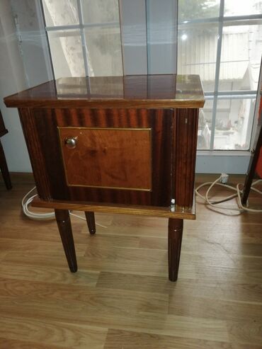 Divan və kreslo dəstləri: Məhsul: Taxta bedside tumba (cüt) - Klassik dizaynlı, laklı taxta