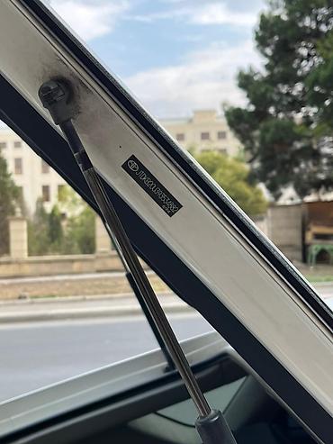 Toyota: Toyota Prius: 1.4 l | 2009 il Sedan — 15