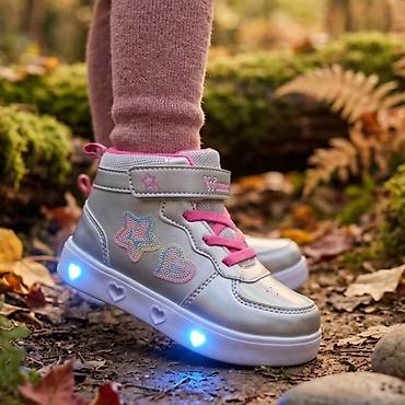 duboke adidas patike: PONOVO DOSTUPNE ✨️ Veličine : 35 Cena: 3800 rsd Unutrašnja gazišta — 2