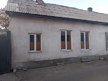 Продажа коттеджей и домов: Дом с двором - Одноэтажный кирпичный дом с двускатной крышей из — 3